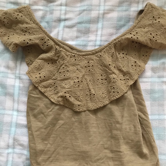Gorgeous AEO Off Shoulder Yellow Eyelet Shirt - Picture 2 of 5